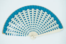 Lade das Bild in den Galerie-Viewer, Spanische Handgefertigte Fächer Handfächer günstig kaufen Shop Modern blau