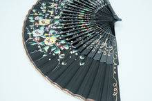 Lade das Bild in den Galerie-Viewer, Spanische Handgefertigte Fächer Handfächer günstig kaufen Shop Klassisch schwarz Blumen