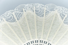 Lade das Bild in den Galerie-Viewer, Spanische Handgefertigte Fächer Handfächer günstig kaufen Shop Hochzeit weiss