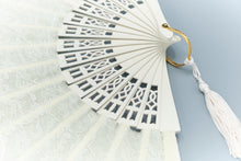 Lade das Bild in den Galerie-Viewer, Spanische Handgefertigte Fächer Handfächer günstig kaufen Shop Hochzeit weiss
