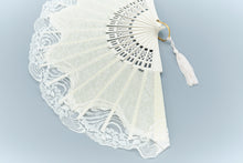 Lade das Bild in den Galerie-Viewer, Spanische Handgefertigte Fächer Handfächer günstig kaufen Shop Hochzeit weiss