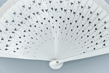 Lade das Bild in den Galerie-Viewer, Spanische Handgefertigte Fächer Handfächer günstig kaufen Shop Hochzeit weiss Herzen