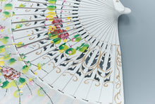 Lade das Bild in den Galerie-Viewer, Spanische Handgefertigte Fächer Handfächer günstig kaufen Shop Klassisch weiss Blumen