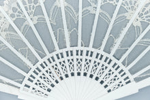 Lade das Bild in den Galerie-Viewer, Spanische Handgefertigte Fächer Handfächer günstig kaufen Shop Hochzeit weiss