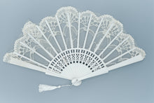 Lade das Bild in den Galerie-Viewer, Spanische Handgefertigte Fächer Handfächer günstig kaufen Shop Hochzeit weiss