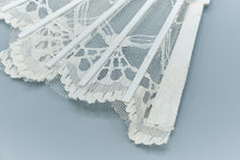 Lade das Bild in den Galerie-Viewer, Spanische Handgefertigte Fächer Handfächer günstig kaufen Shop Hochzeit weiss