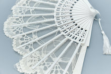 Lade das Bild in den Galerie-Viewer, Spanische Handgefertigte Fächer Handfächer günstig kaufen Shop Hochzeit weiss