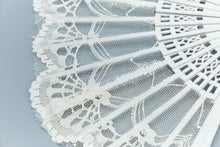 Lade das Bild in den Galerie-Viewer, Spanische Handgefertigte Fächer Handfächer günstig kaufen Shop Hochzeit weiss