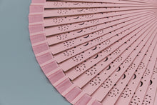 Lade das Bild in den Galerie-Viewer, Spanische Handgefertigte Fächer Handfächer günstig kaufen Shop Modern rosa
